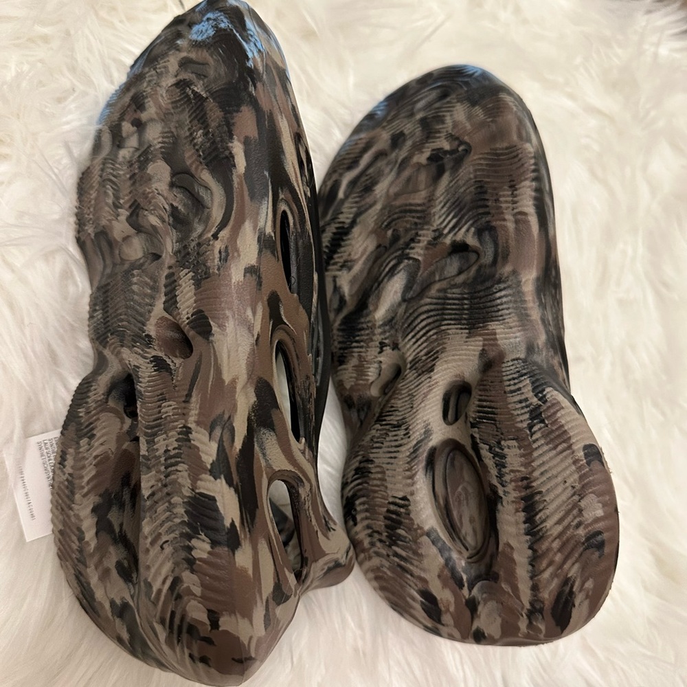 100% Authentic YEEZY FOAM RNR - Picture 3 of 9